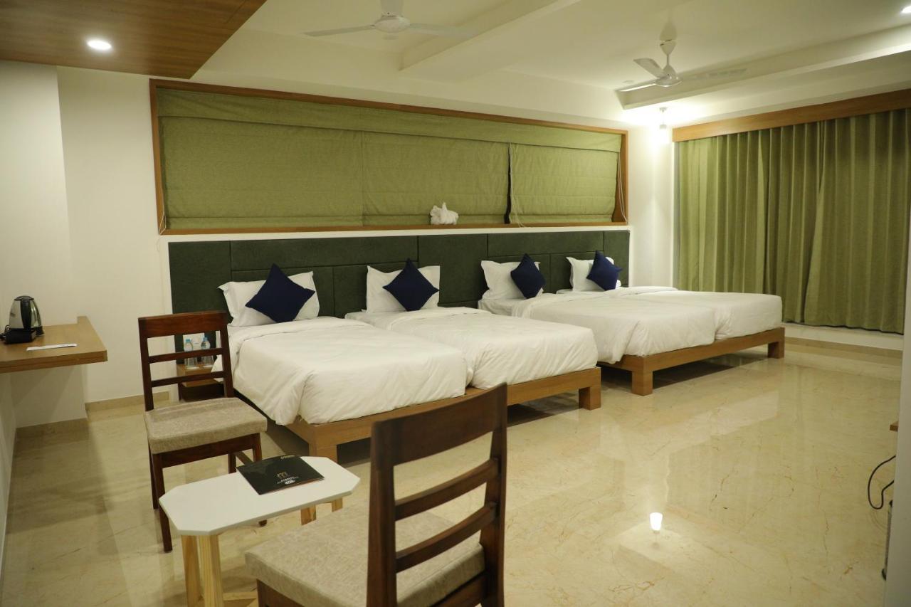 Vits The Somnath Gateway Otel Dış mekan fotoğraf